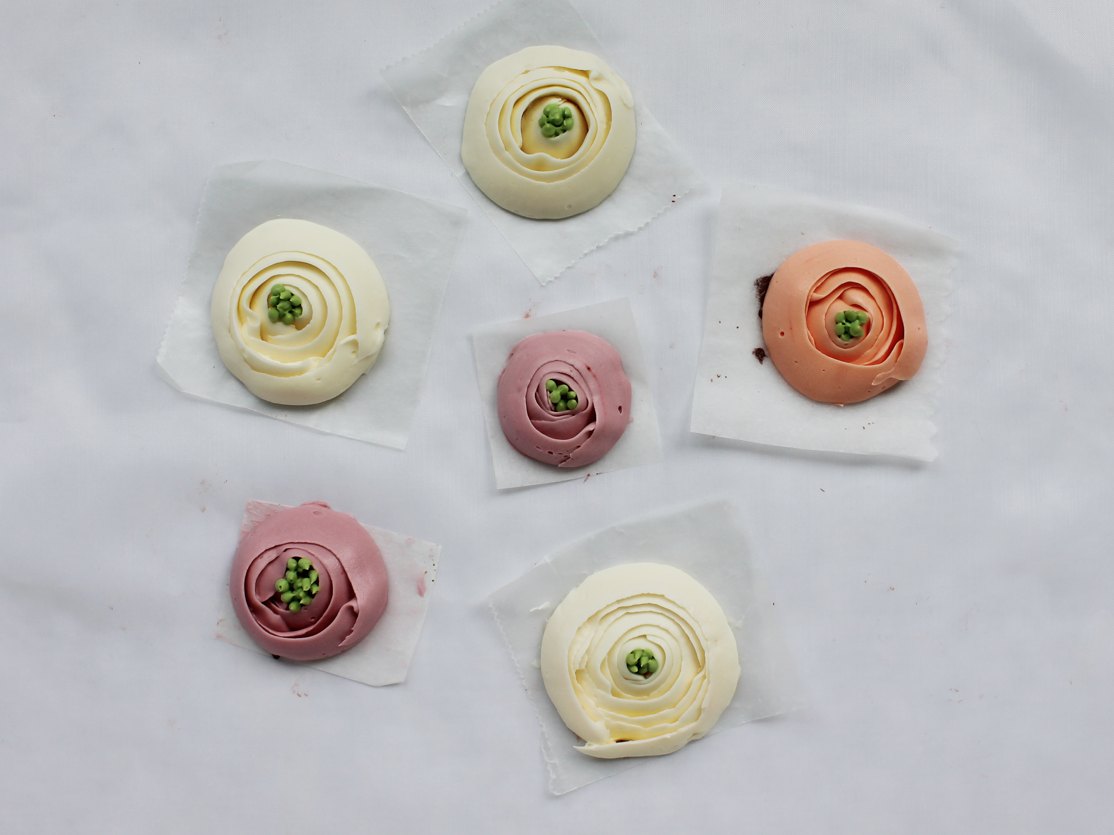 How To Make Icing Flowers For A Flower Cake
